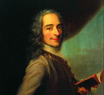 On voit un portrait de Voltaire qui peut illustrer sa biographie car il lit.