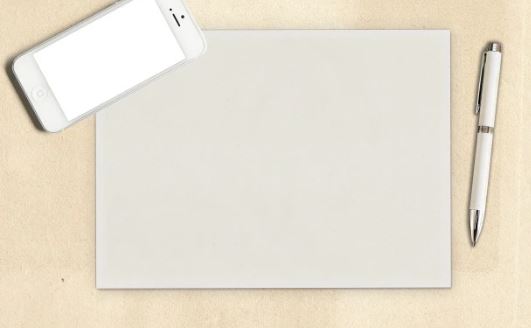 On voit la feuille blanche et le stylo avant de réussir à trouver le commentaire plan detaillé.