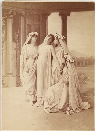 On voit Phèdre acte 1 scène 2 qui est malheureuse et qui raconte à Oenone son amour interdit pour Hippolyte, son beau-fils.